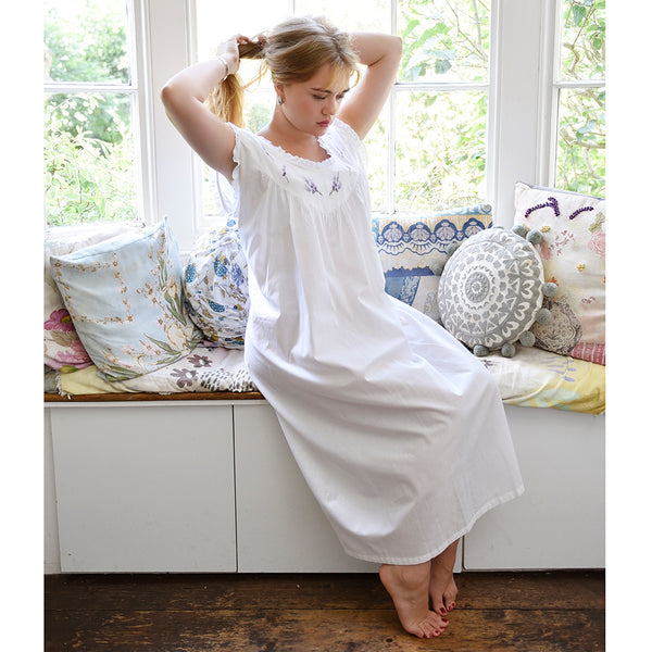 Sally Cotton Nightdress    Size. 16-18