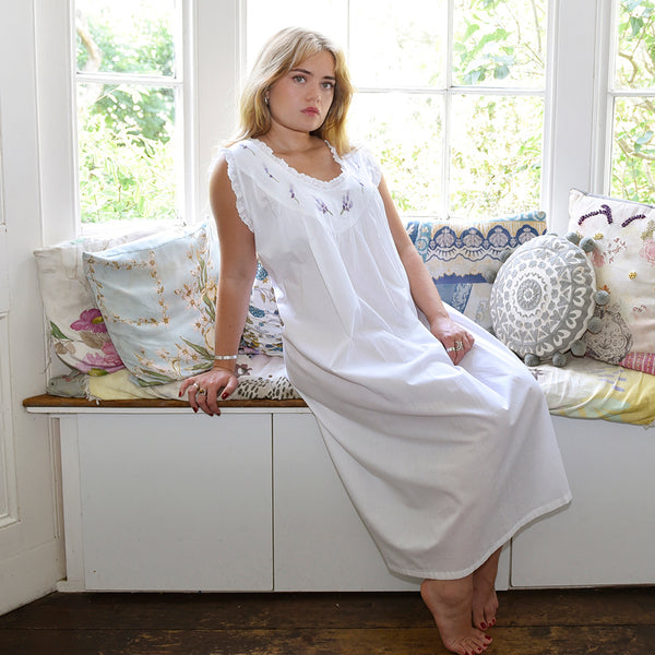 Sally Cotton Nightdress    Size. 16-18