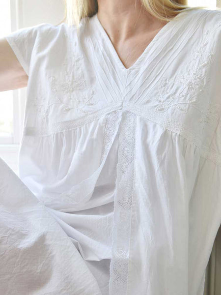 Beautiful White Cotton Nightdress  Size 16-20